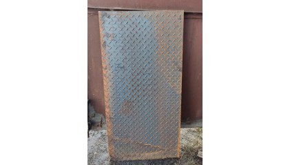 лист стальной рифленый чечевица 2 мм 09Г2С купить в Кургане