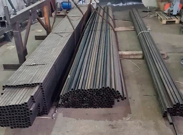 Труба стальная профильная бесшовная квадратная 40x40x1,5 мм Ст1 ГОСТ 13663-86 фото